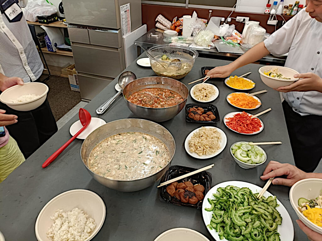 3種の冷や汁とトッピングの宮崎野菜